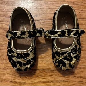 Tom’s | Sparkly Gold Leopard Flats | Size 4